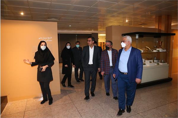 بازدید ریاست اتاق بازرگانی ایران و قطر از موزه ملی ورزش 1