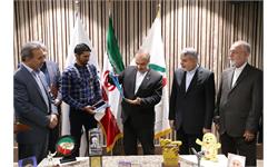 اهدا مدال و کاپ افتخارآفرینان ورزش کشور به موزه المپیک و پارالمپیک 12