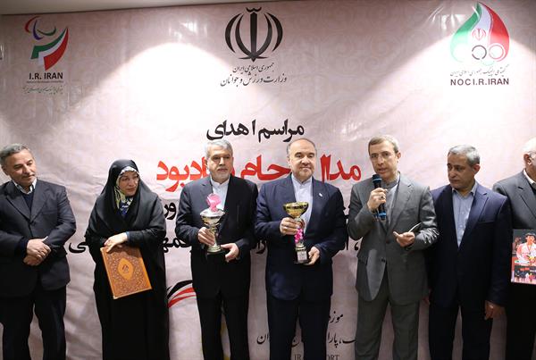 مراسم اهدا مدال و کاپ افتخارآفرینان ورزش کشور به موزه المپیک و پارالمپیک 43