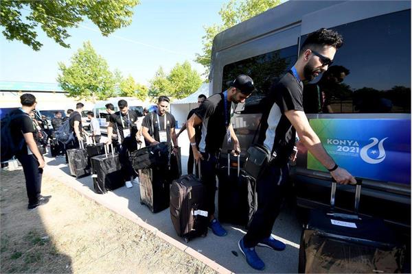 نخستین گروه از کاروان ورزش کشورمان بعد از ظهر دیروزوارد قونیه شد