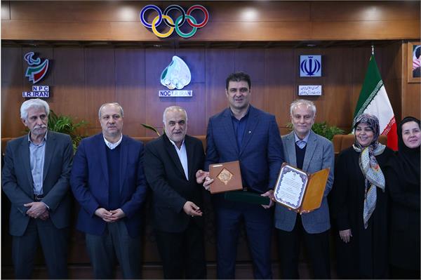 آیین تقدیر از قهرمانان و فعالان عرصه ورزش و محیط زیست 15