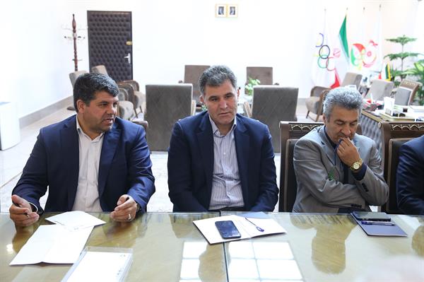 تقدیر کمیته ملی المپیک از خانم ها نجمه خدمتی و سمیه یزدانی در حاشیه جلسه هیئت اجرایی  15