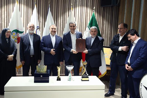 مراسم اهدا مدال و کاپ افتخارآفرینان ورزش کشور به موزه المپیک و پارالمپیک -- 42