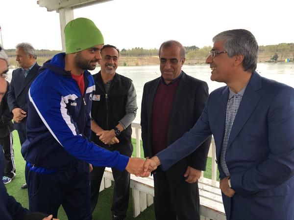 هاشمی از اردوی  قایقرانان بازدید کرد