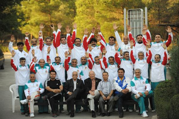 /خبر تکمیلی/پیشکسوتان کشورمان نایب قهرمان وزنه برداری المپیک 2009 سیدنی شدند