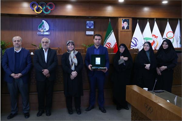 آیین تقدیر از قهرمانان و فعالان عرصه ورزش و محیط زیست 11