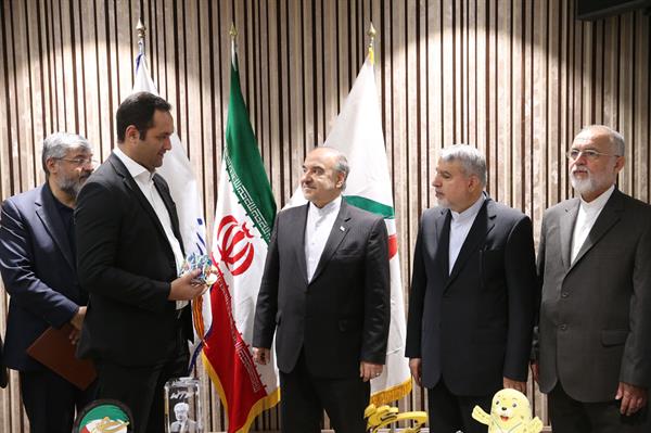 اهدا مدال و کاپ افتخارآفرینان ورزش کشور به موزه المپیک و پارالمپیک 8