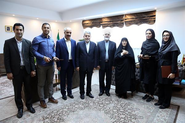 تقدیر کمیته ملی المپیک از خانم ها نجمه خدمتی و سمیه یزدانی در حاشیه جلسه هیئت اجرایی  11