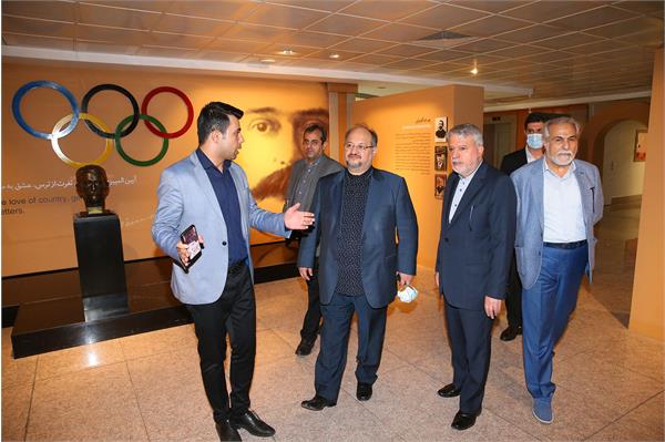 بازدید آقای شریعتمداری از موزه ملی ورزش، المپیک و پارالمپیک 3