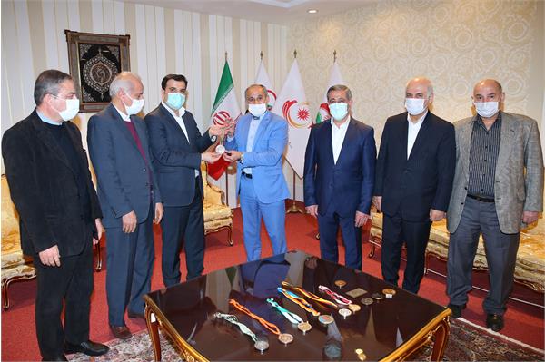 اهدا مدال نقره عسگری محمدیان در المپیک بارسلون به موزه ملی ورزش، المپیک و پارالمپیک  7