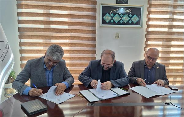امضا تفاهم‌نامه همکاری میان فدراسیون شمشیربازی و دانشگاه آزاد اسلامی