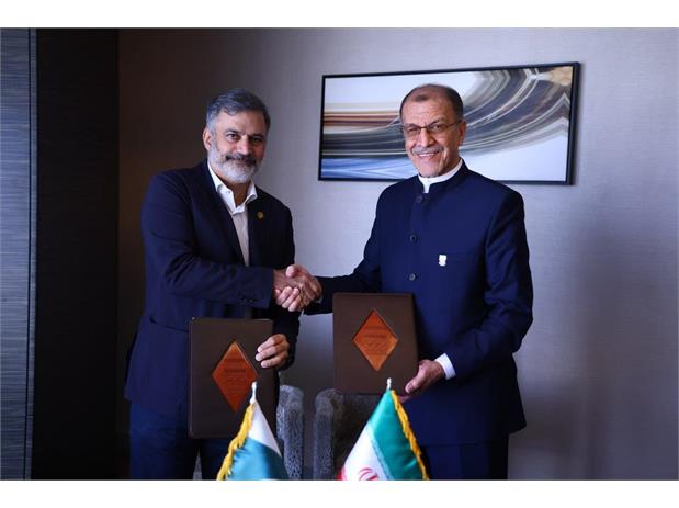 خسروی وفا و همتای پاکستانی تفاهم نامه همکاری امضا کردند