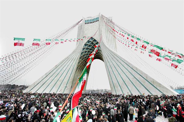 حضور رئیس، دبیر کل ، مسئولان ، مدیران و کارمندان کمیته ملی المپیک در راهپیمایی 22 بهمن