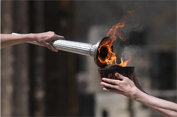 روشن شدن مشعل المپیک در المپیای یونان