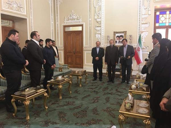 دکتر لاریجانی از اعضای تیم ملی وزنه‌برداری تجلیل کرد