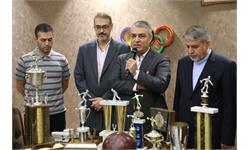 مراسم اهدا مدال و کاپ افتخارآفرینان ورزش کشور به موزه المپیک و پارالمپیک-. 12