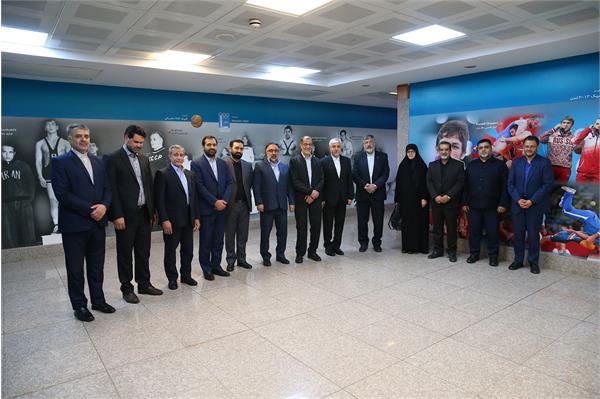 نشست صمیمانه مسولان کمیته ملی المپیک با وزیر ورزش و جوانان  13