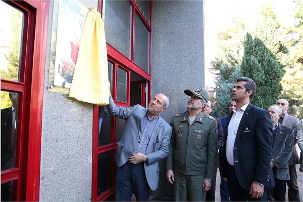 مراسم رونمایی از نشان شهدای مدافع حرم در فدراسیون تکواندو 1