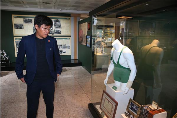 دیدار دبیرکل کمیته ملی المپیک با رییس رسانه ای شورای المپیک آسیا 15