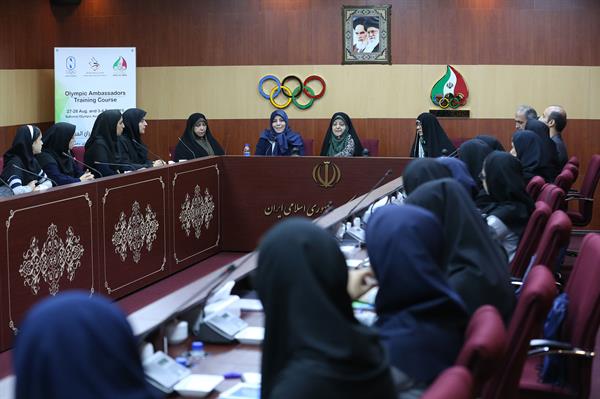 مراسم افتتاحیه دوره سولیداریتی ویژه دانش آموزان با حضور خانم ابتکار  21