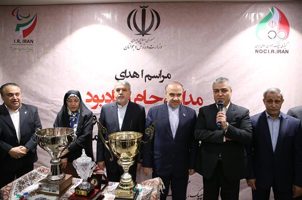 مراسم اهدا مدال و کاپ افتخارآفرینان ورزش کشور به موزه المپیک و پارالمپیک 42