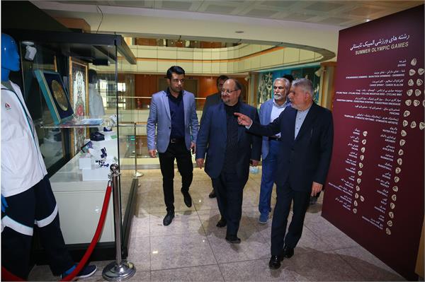 بازدید آقای شریعتمداری از موزه ملی ورزش، المپیک و پارالمپیک 6