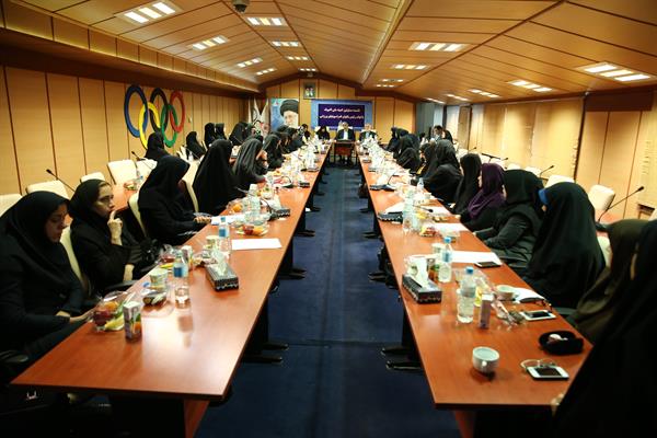 با حضور مسئولان کمیته ملی المپیک ؛ نشست نواب رئیسان بانوان فدراسیونهای ورزشی برگزار شد