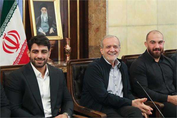 دکتر پزشکیان در مراسم تجلیل از قهرمانان کشتی آزاد و فرنگی: این قهرمانی روح تازه‌ای در جامعه دمید