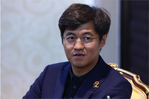 دیدار دبیرکل کمیته ملی المپیک با رییس رسانه ای شورای المپیک آسیا 8