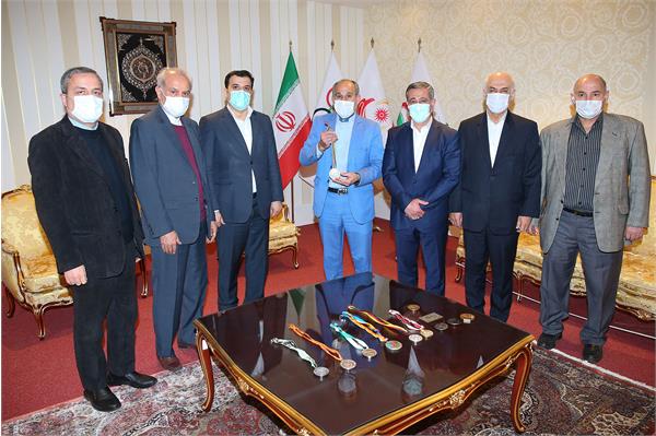 اهدا مدال نقره عسگری محمدیان در المپیک بارسلون به موزه ملی ورزش، المپیک و پارالمپیک  6