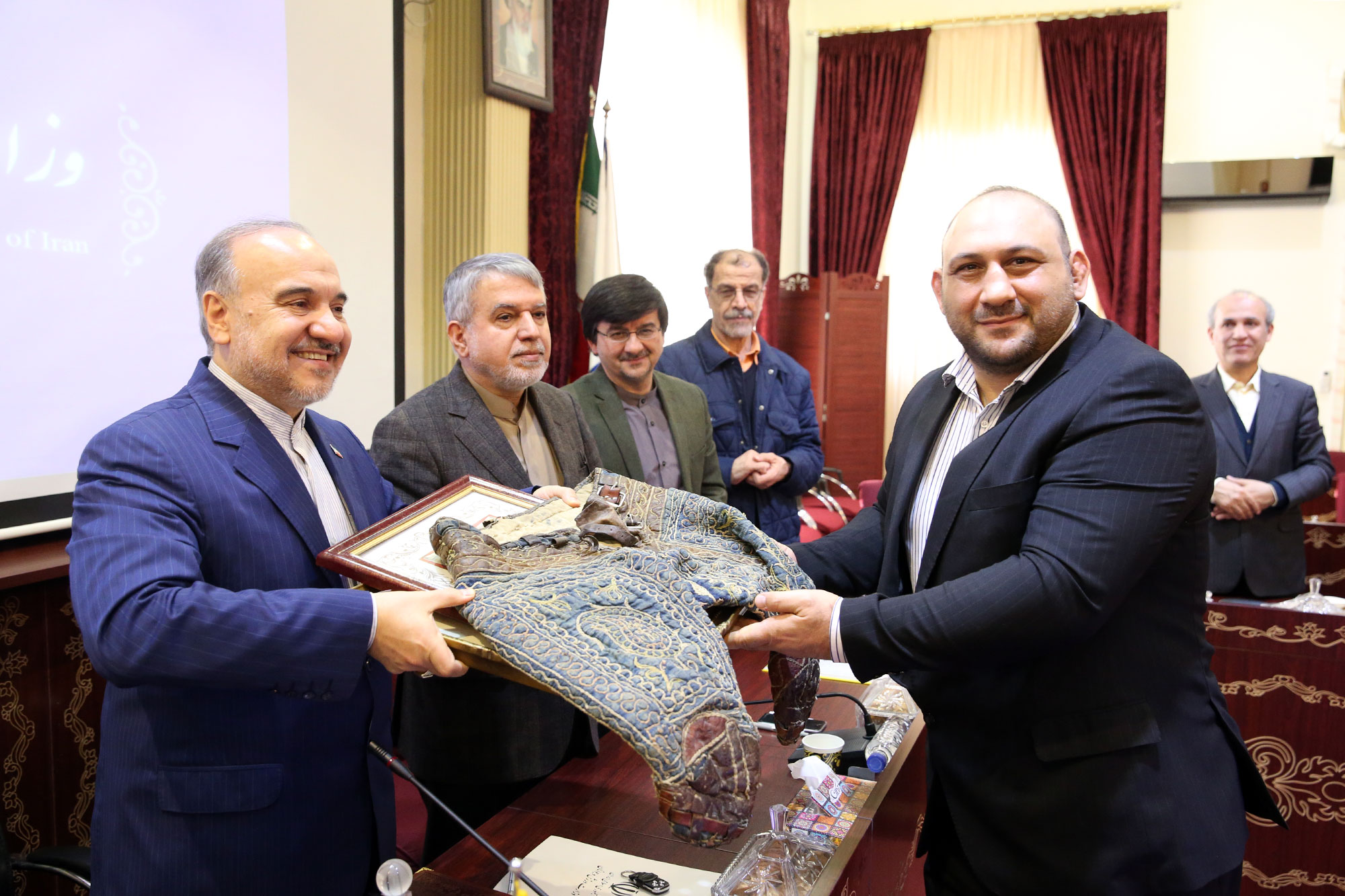 اهدای مدال ها و افتخارات 12