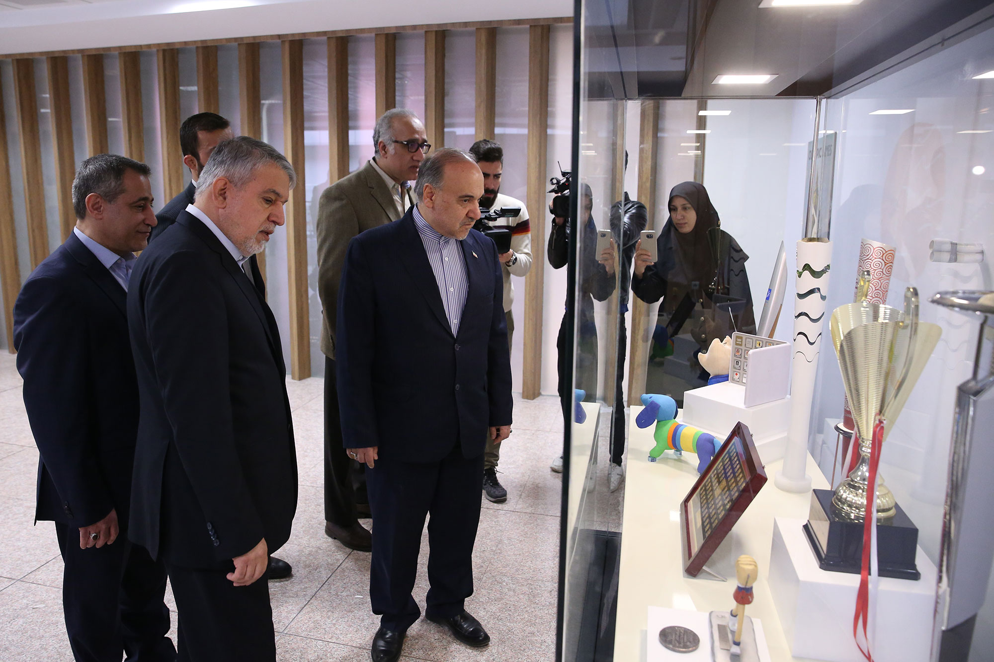 مراسم اهدا مدال و کاپ افتخارآفرینان ورزش کشور به موزه المپیک و پارالمپیک 8