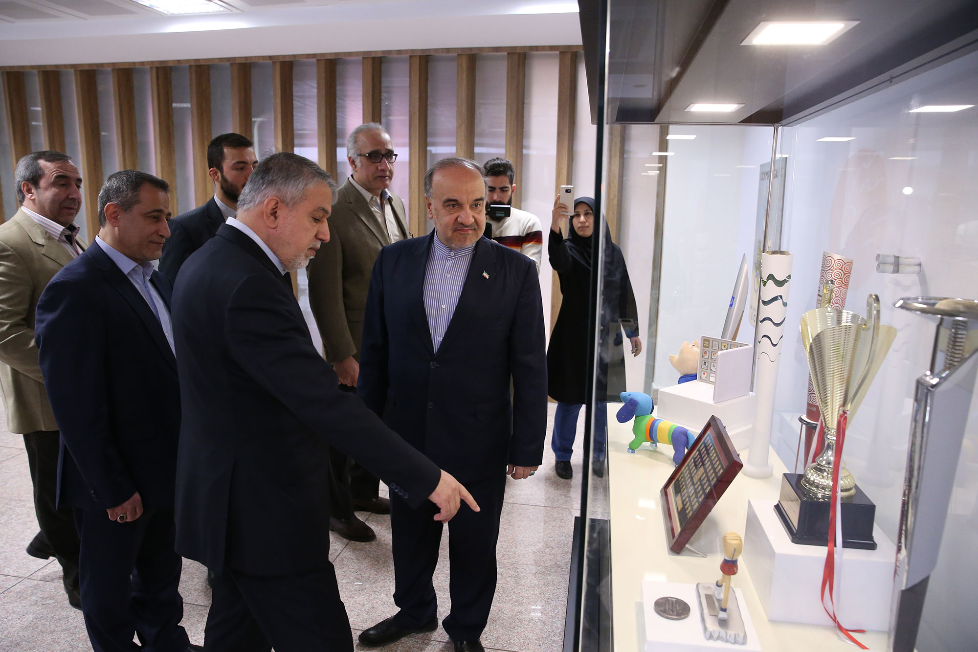 مراسم اهدا مدال و کاپ افتخارآفرینان ورزش کشور به موزه المپیک و پارالمپیک 9