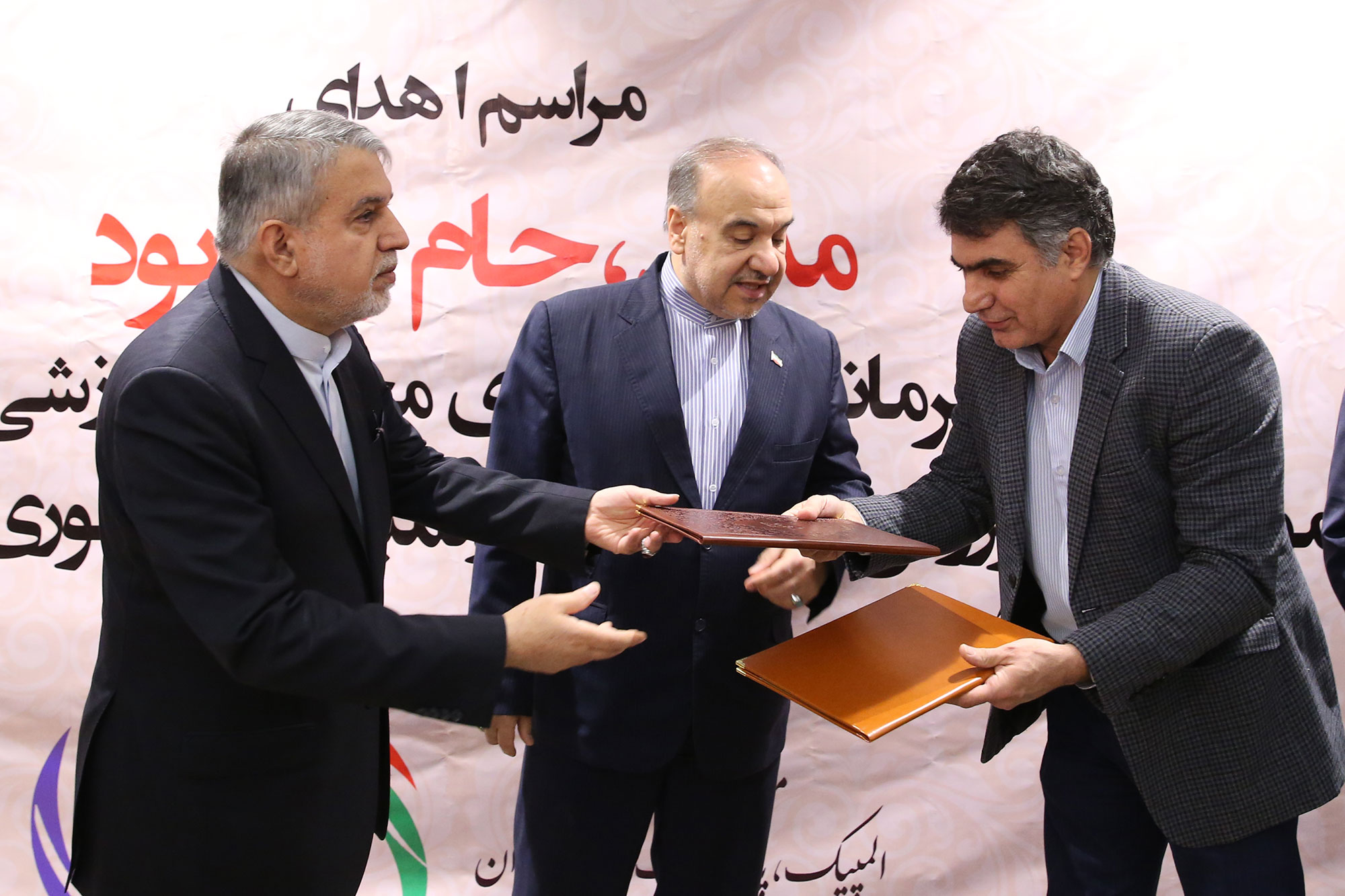 مراسم اهدا مدال و کاپ افتخارآفرینان ورزش کشور به موزه المپیک و پارالمپیک 12