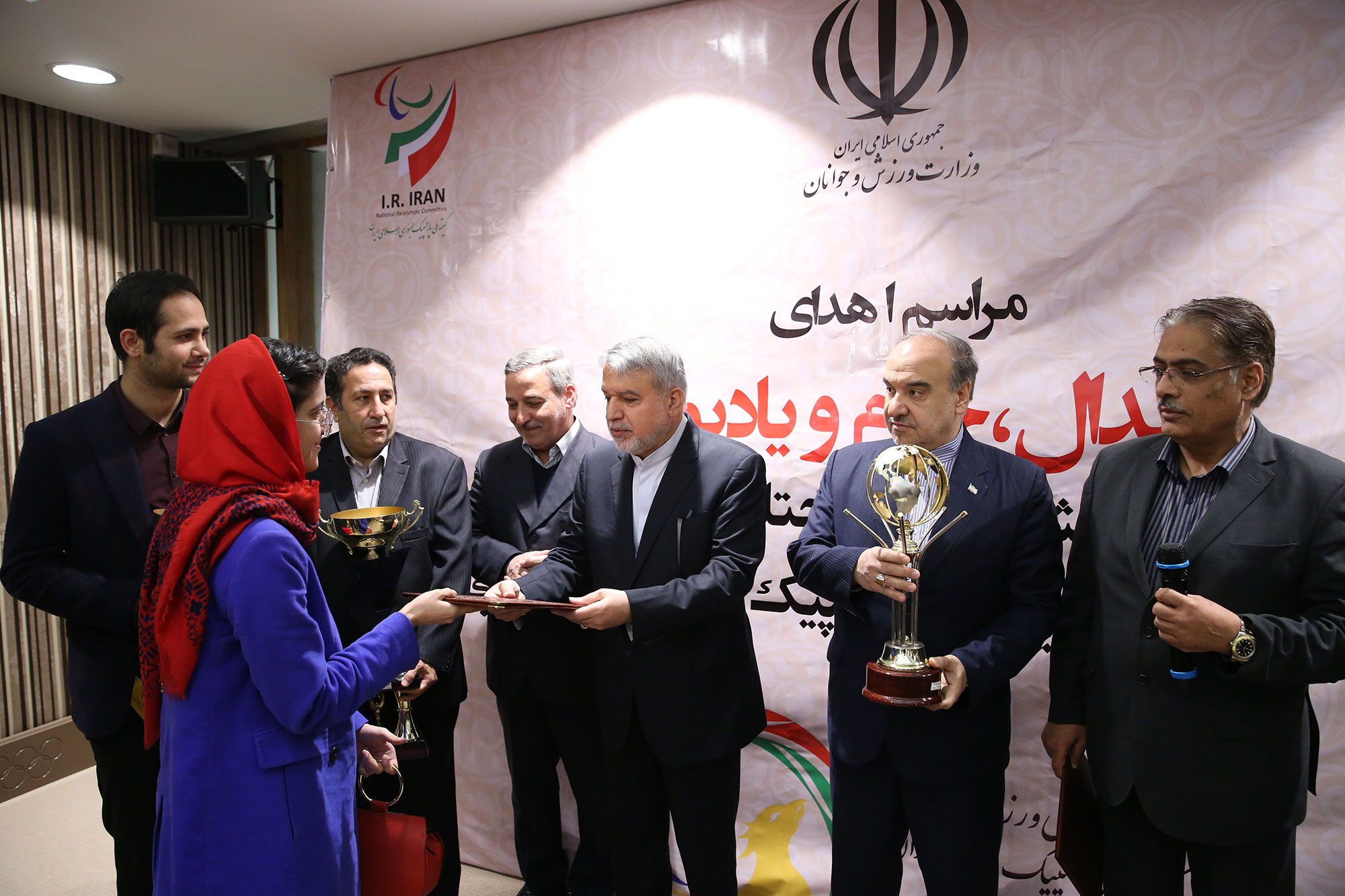 مراسم اهدا مدال و کاپ افتخارآفرینان ورزش کشور به موزه المپیک و پارالمپیک 13