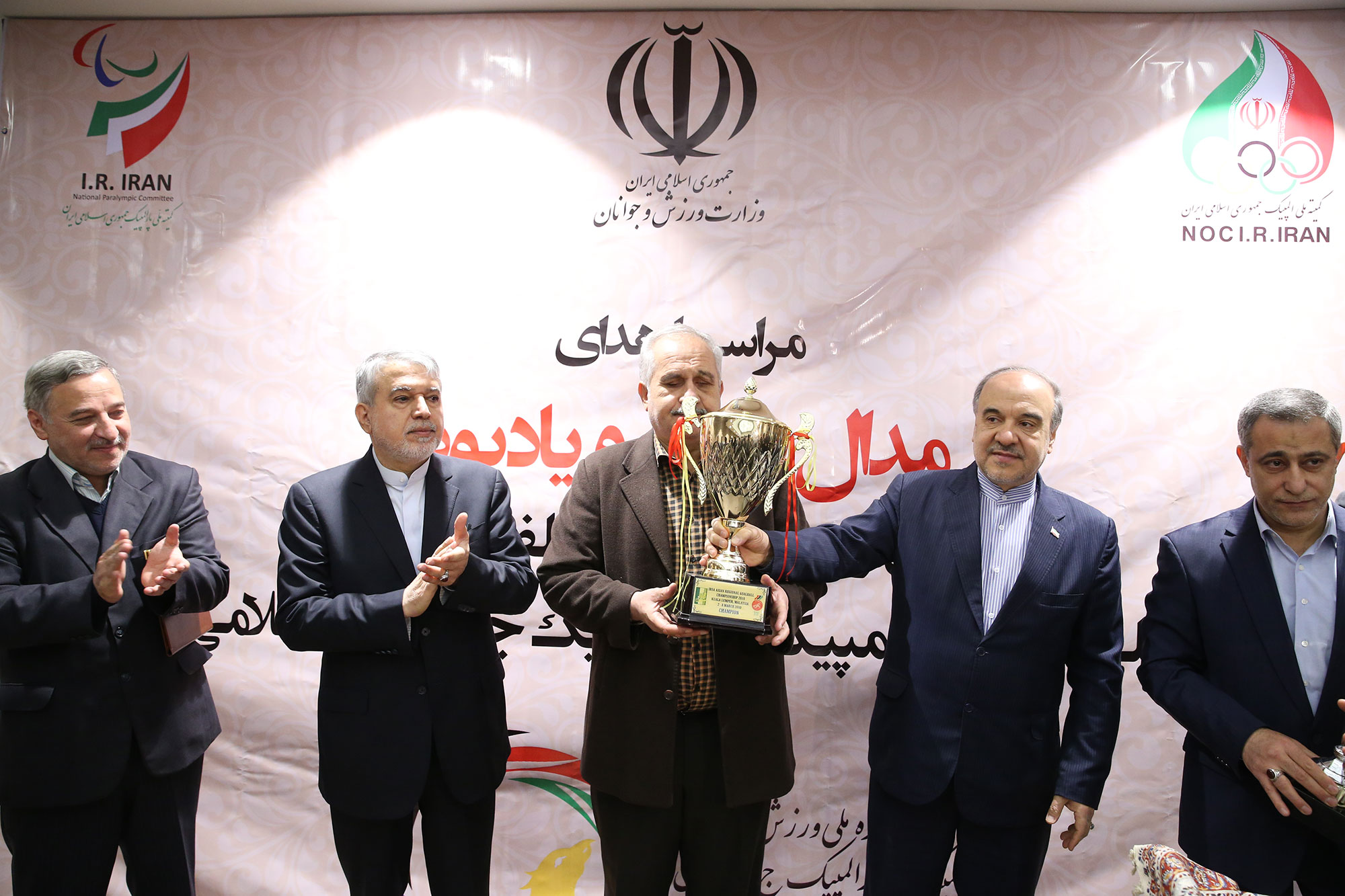 مراسم اهدا مدال و کاپ افتخارآفرینان ورزش کشور به موزه المپیک و پارالمپیک 23