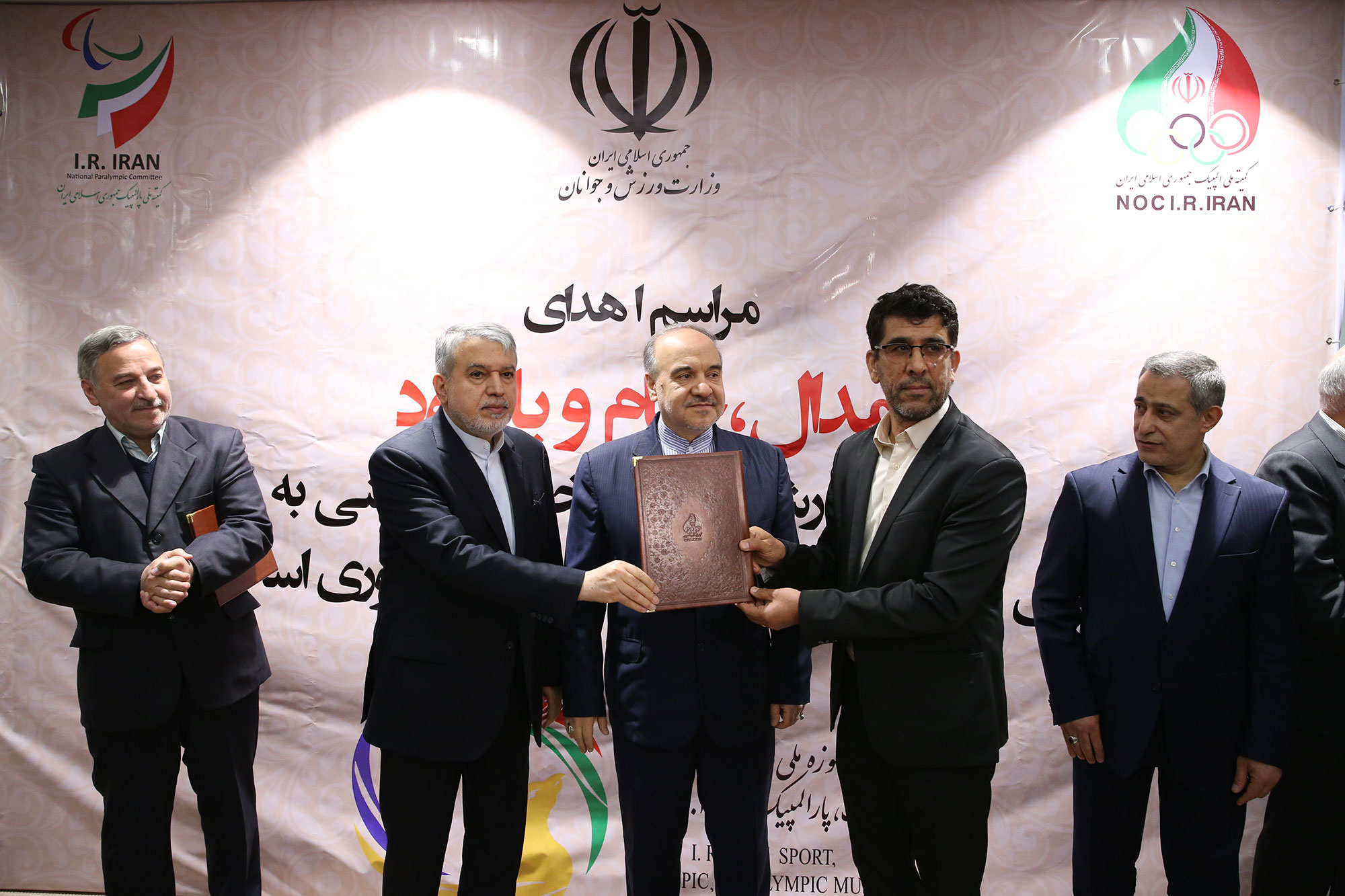 مراسم اهدا مدال و کاپ افتخارآفرینان ورزش کشور به موزه المپیک و پارالمپیک 26