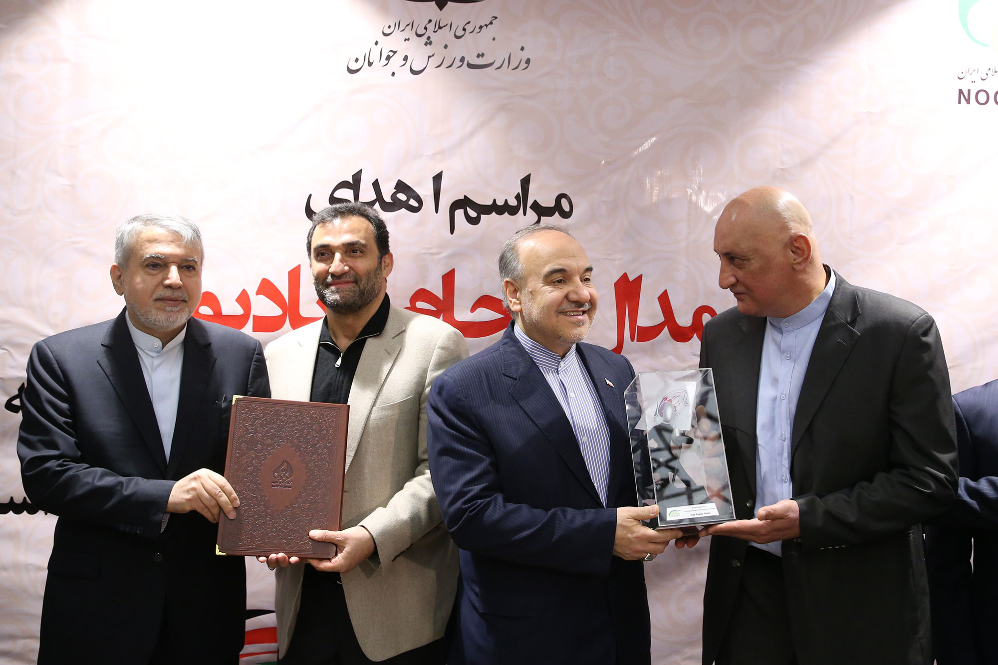 مراسم اهدا مدال و کاپ افتخارآفرینان ورزش کشور به موزه المپیک و پارالمپیک 28