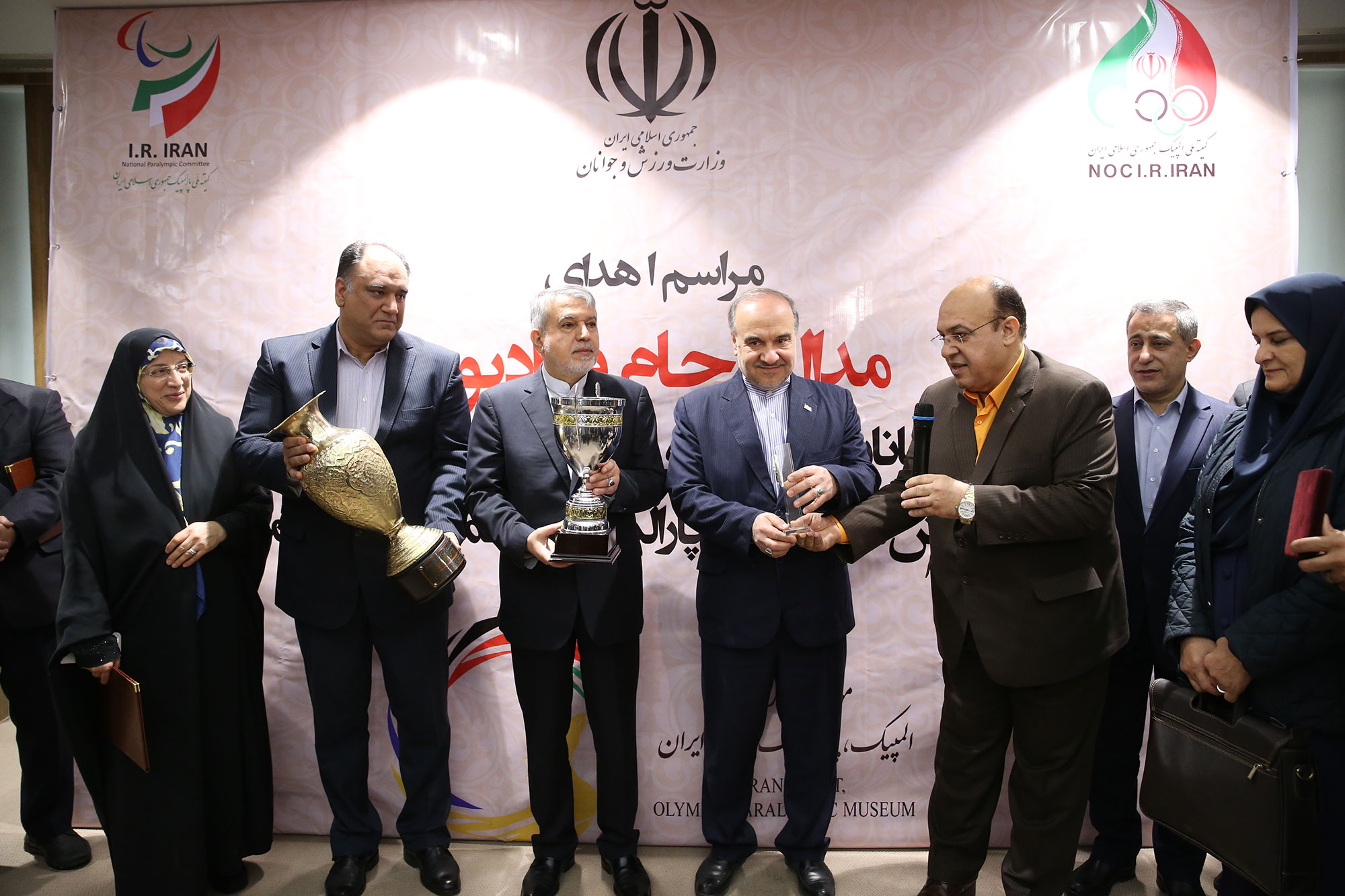 مراسم اهدا مدال و کاپ افتخارآفرینان ورزش کشور به موزه المپیک و پارالمپیک 30