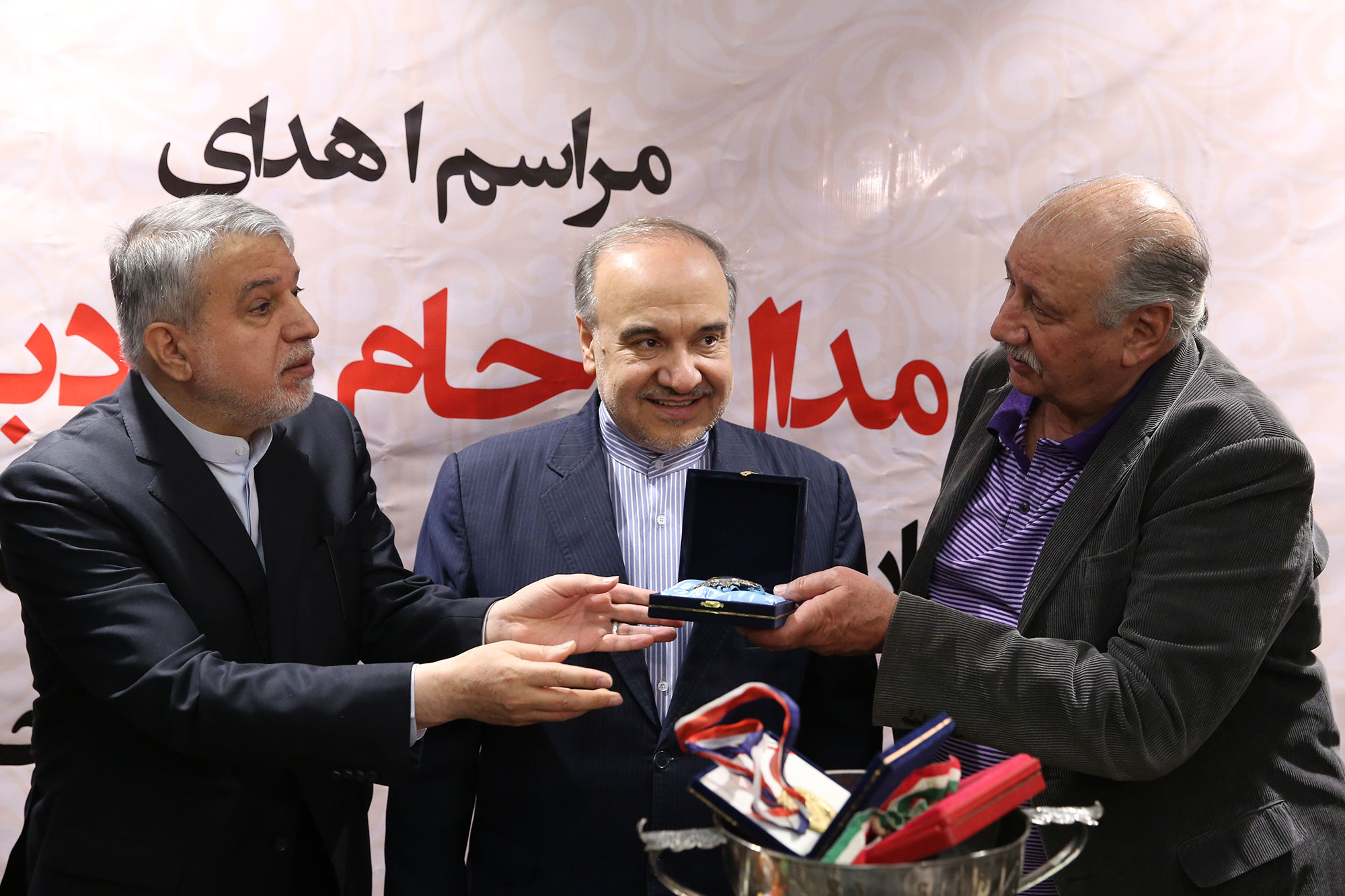 مراسم اهدا مدال و کاپ افتخارآفرینان ورزش کشور به موزه المپیک و پارالمپیک 35