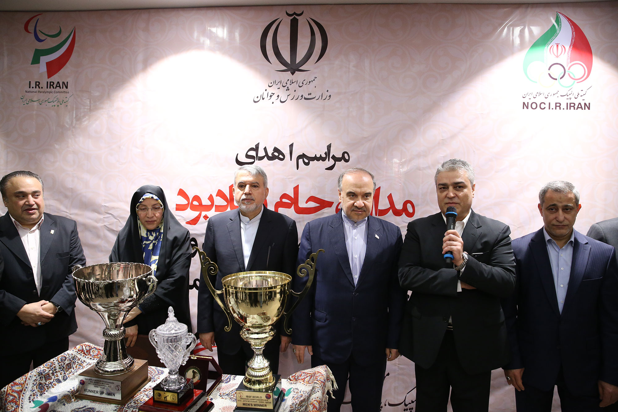 مراسم اهدا مدال و کاپ افتخارآفرینان ورزش کشور به موزه المپیک و پارالمپیک 42