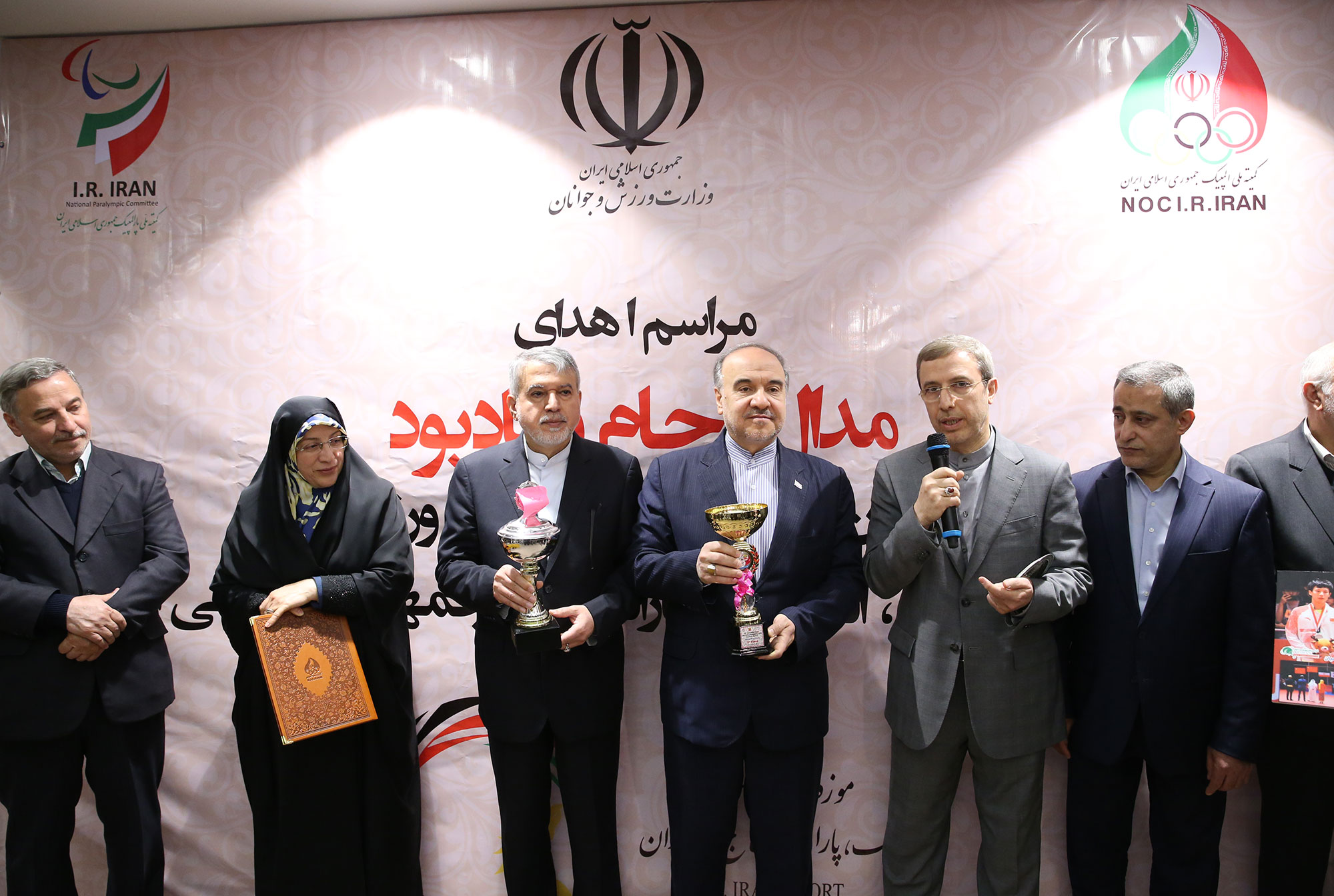مراسم اهدا مدال و کاپ افتخارآفرینان ورزش کشور به موزه المپیک و پارالمپیک 43
