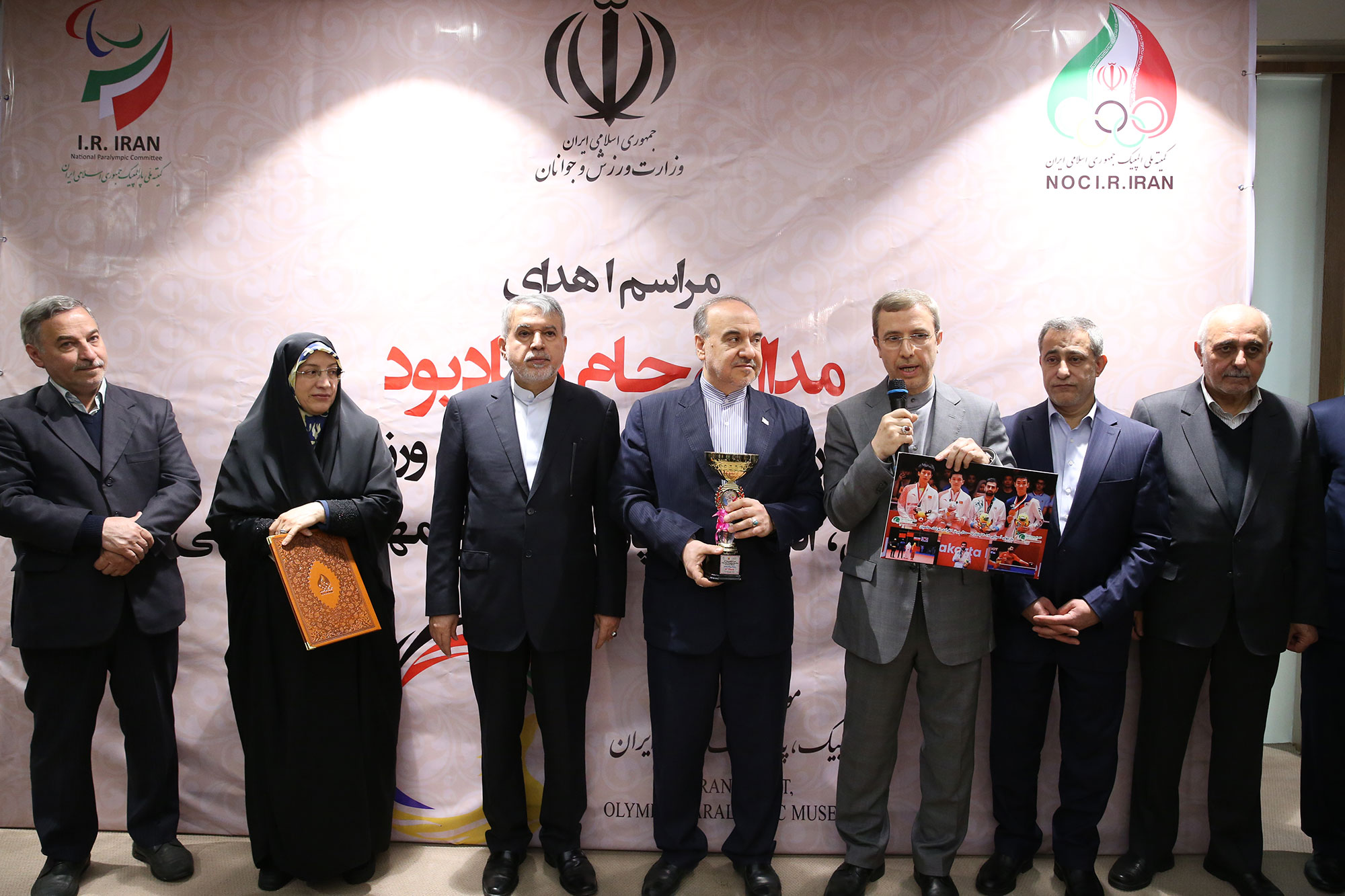 مراسم اهدا مدال و کاپ افتخارآفرینان ورزش کشور به موزه المپیک و پارالمپیک 45
