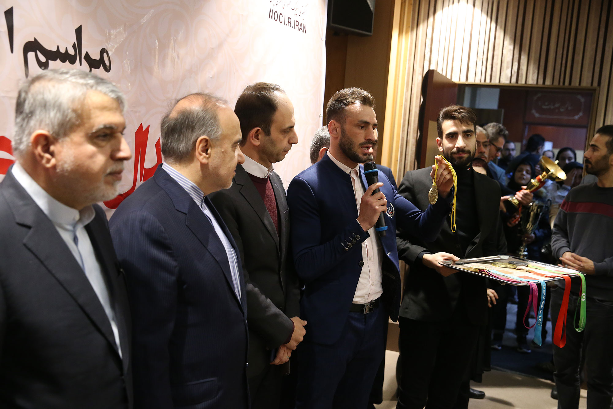 مراسم اهدا مدال و کاپ افتخارآفرینان ورزش کشور به موزه المپیک و پارالمپیک 48