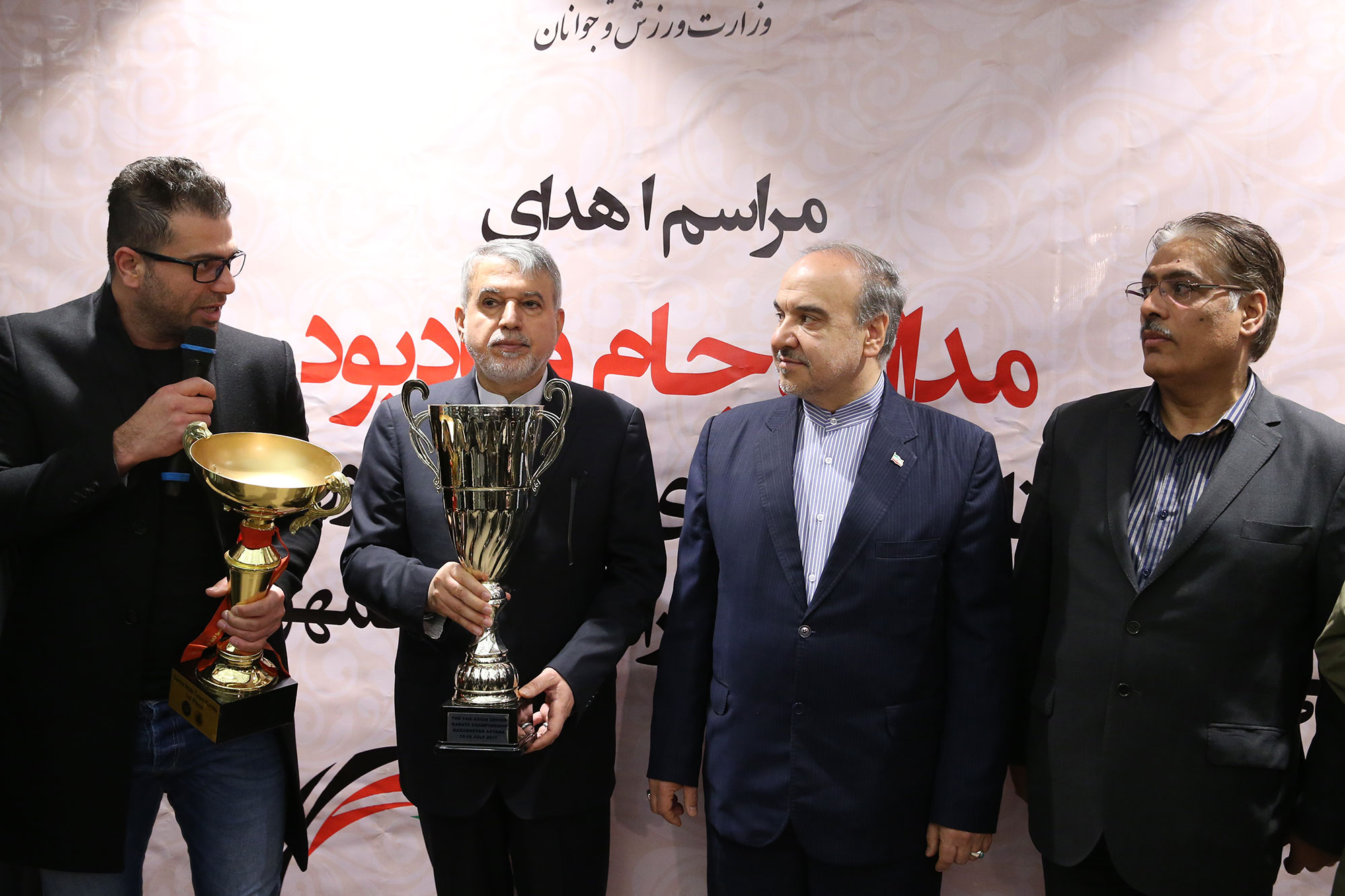 مراسم اهدا مدال و کاپ افتخارآفرینان ورزش کشور به موزه المپیک و پارالمپیک 50