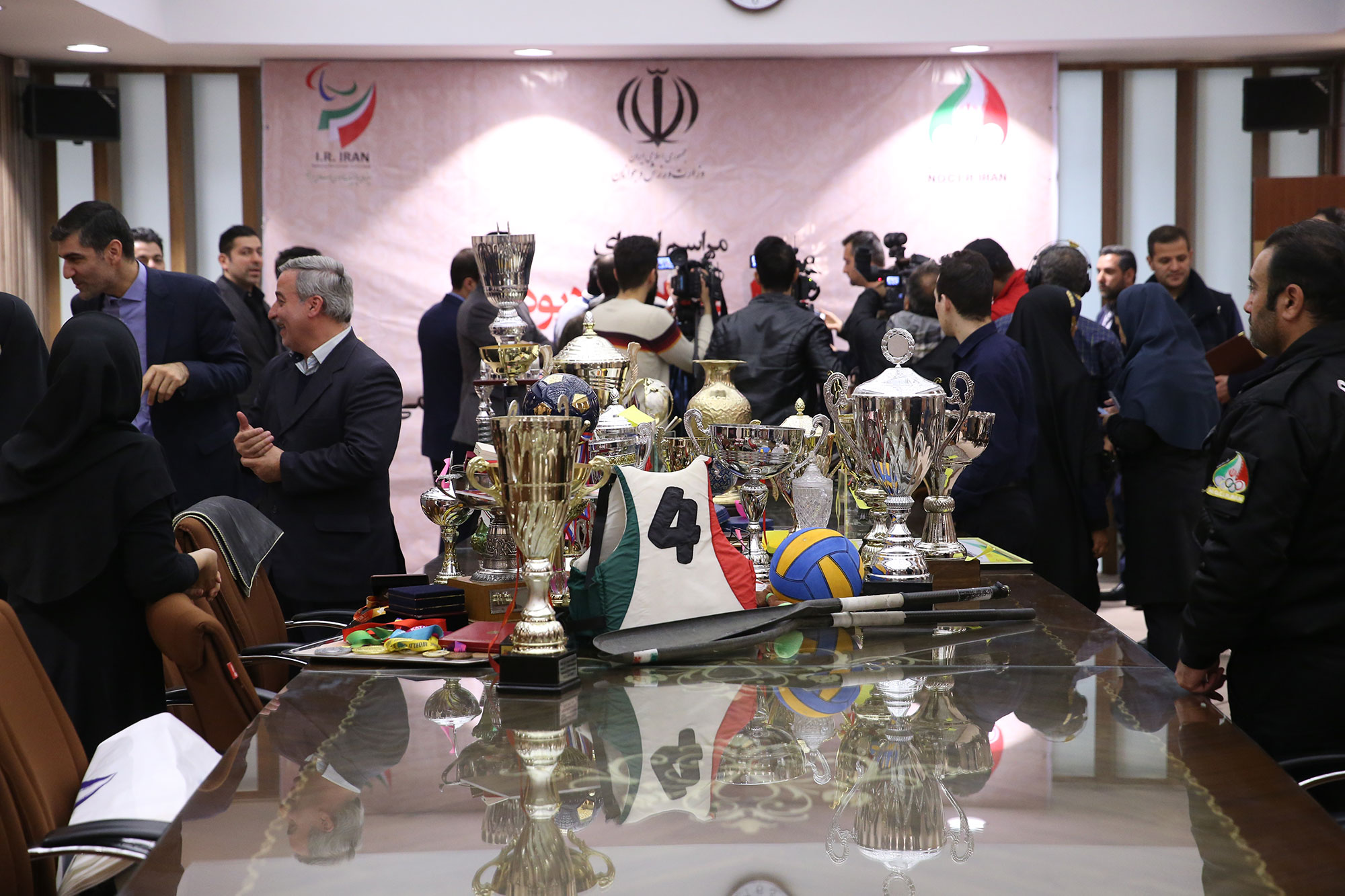 مراسم اهدا مدال و کاپ افتخارآفرینان ورزش کشور به موزه المپیک و پارالمپیک 52