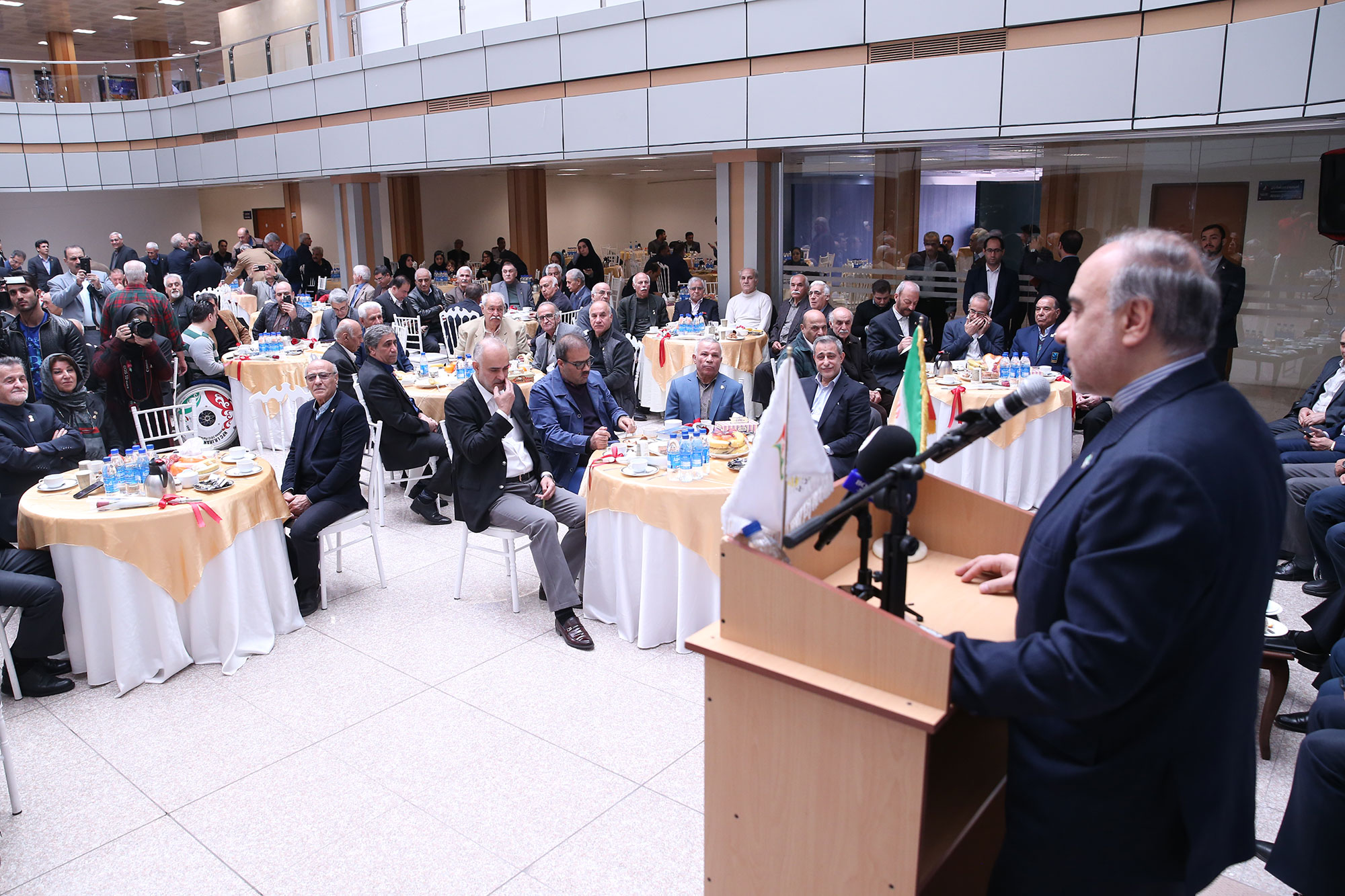 نشست صمیمی پبشکسوتان ورزشی کشور با مسئولین وزارت ورزش و کمیته ملی المپیک و پارالمپیک 15