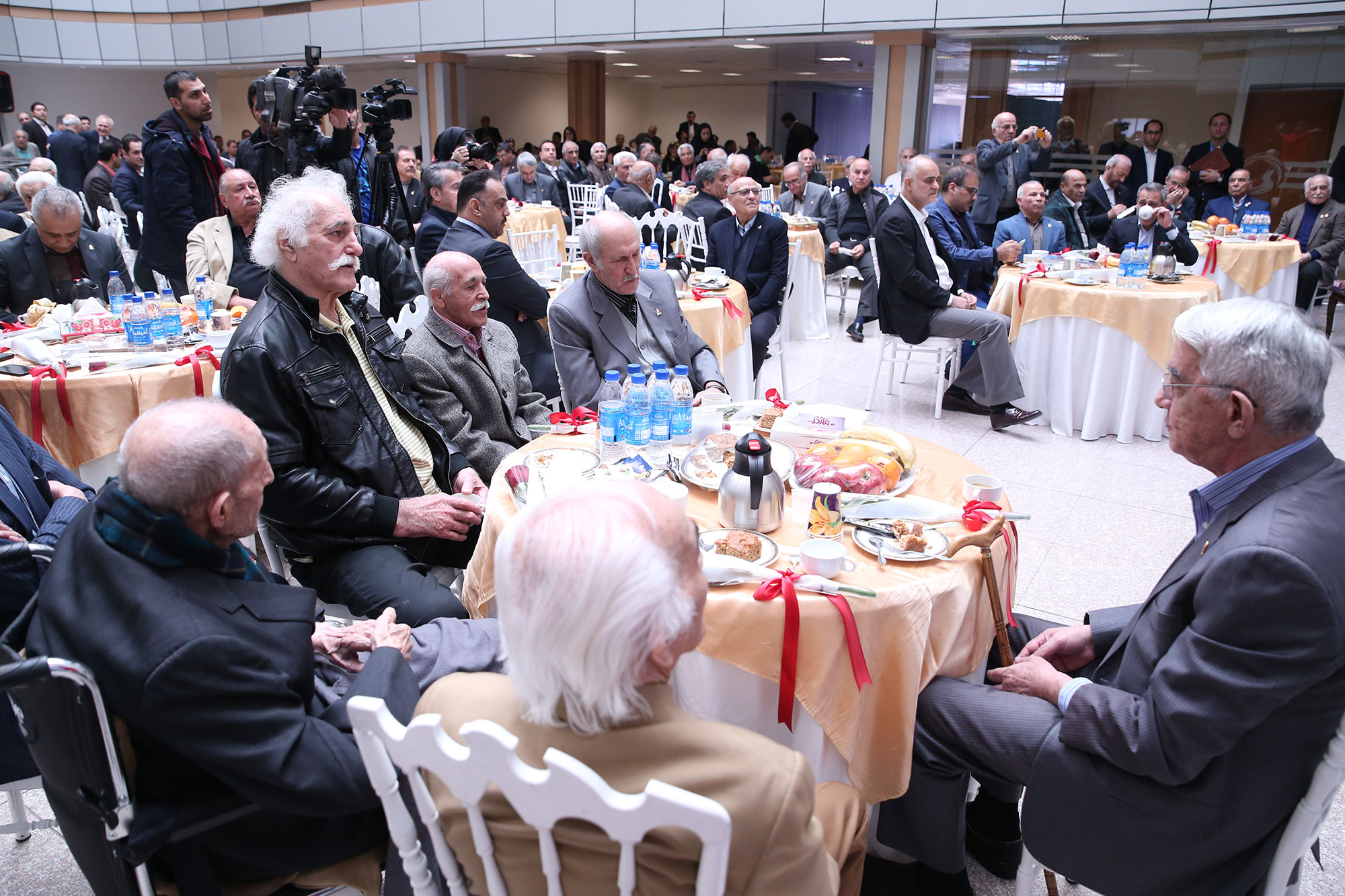 نشست صمیمی پبشکسوتان ورزشی کشور با مسئولین وزارت ورزش و کمیته ملی المپیک و پارالمپیک 16