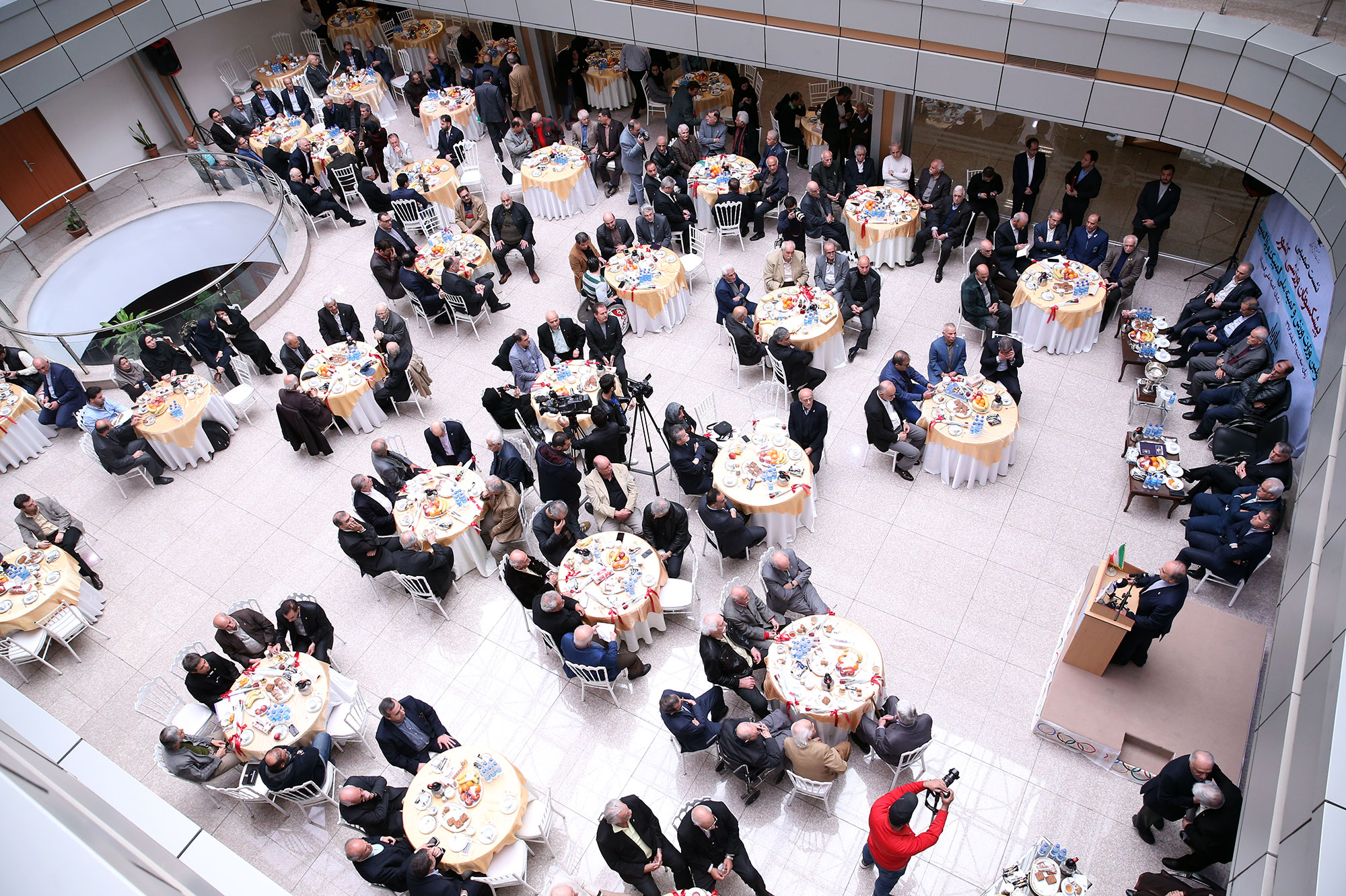 نشست صمیمی پبشکسوتان ورزشی کشور با مسئولین وزارت ورزش و کمیته ملی المپیک و پارالمپیک 17