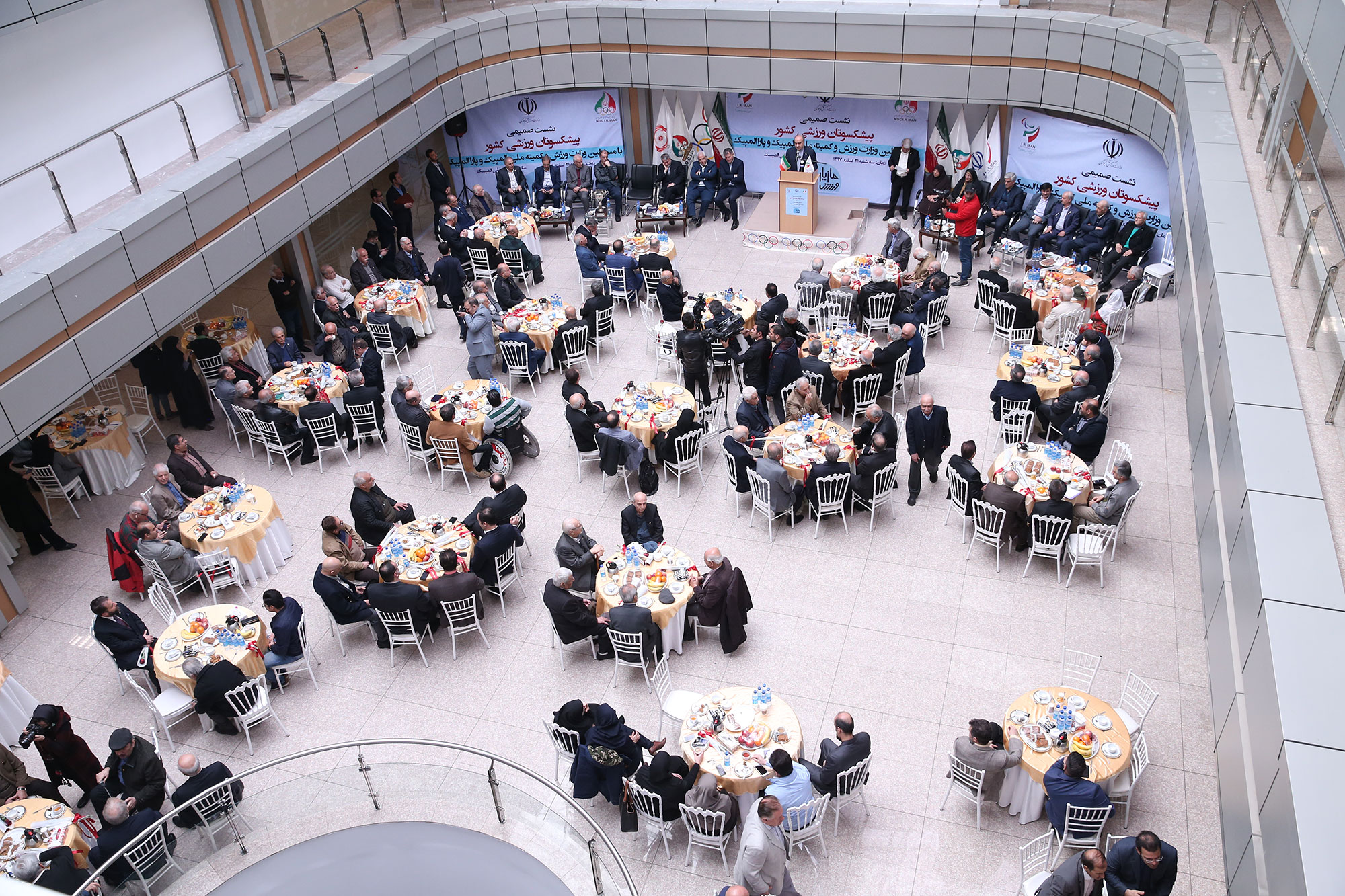 نشست صمیمی پبشکسوتان ورزشی کشور با مسئولین وزارت ورزش و کمیته ملی المپیک و پارالمپیک 18